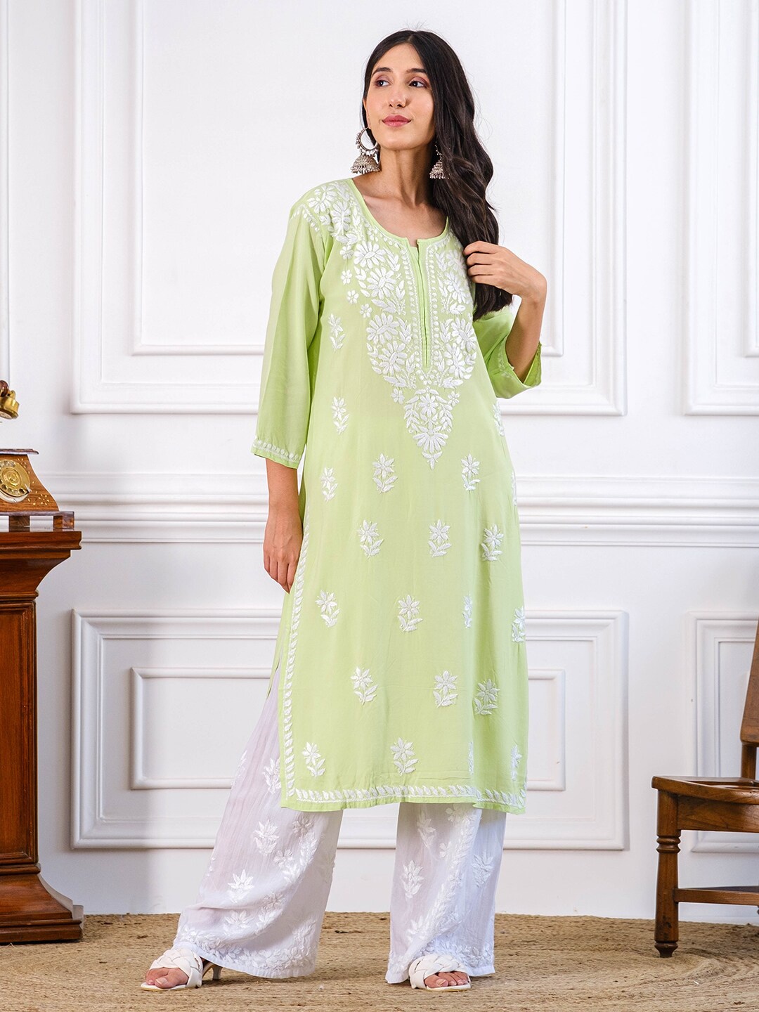 

Chowkhat Ethnic Motifs Embroidered Straight Kurta, Green