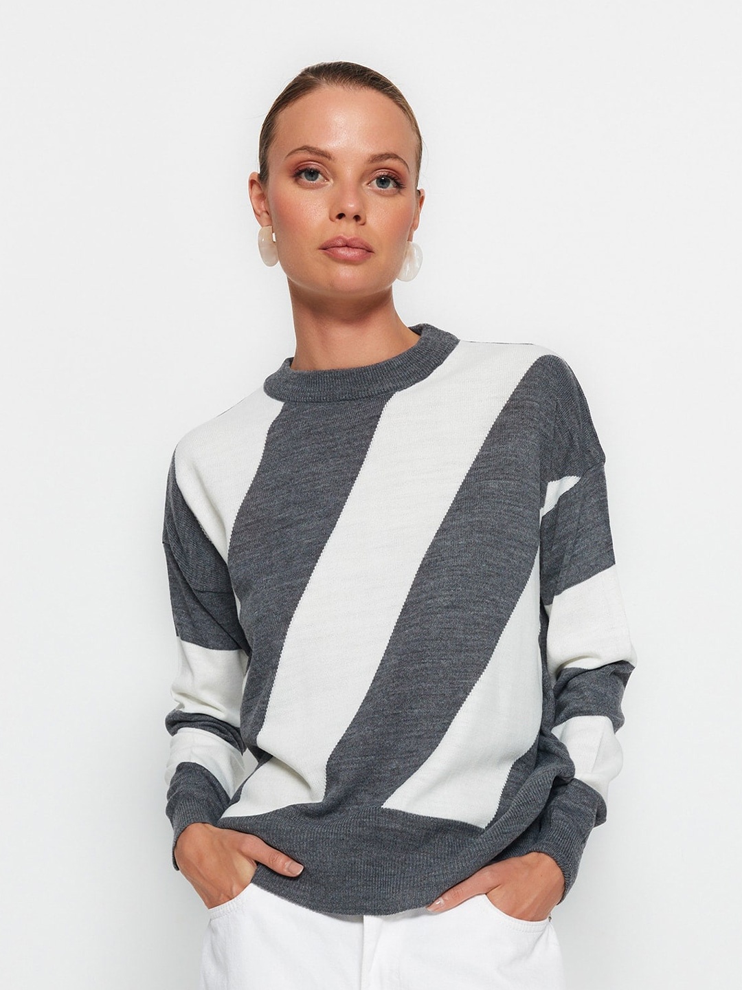 

Trendyol Striped Printed Round Neck Long Sleeve Acrylic Pullover Sweaters, Grey