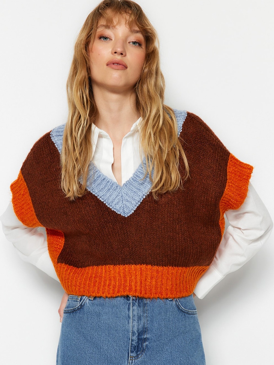 

Trendyol Colourblocked V-Neck Pullover Sweaters, Brown