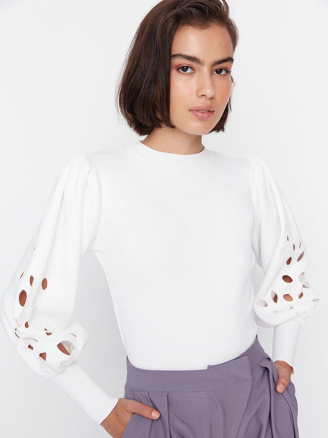 

Trendyol Cuffed Sleeves Cut Out Detail Fitted Top, White