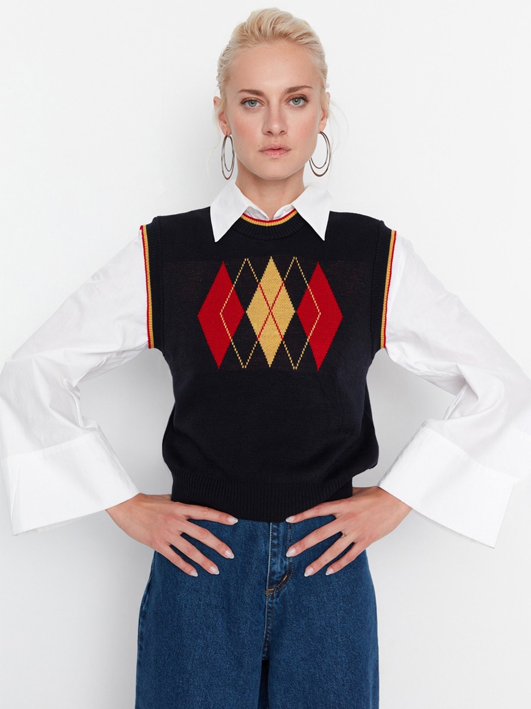 

Trendyol Geometric Printed Acrylic Sweater Vest, Black