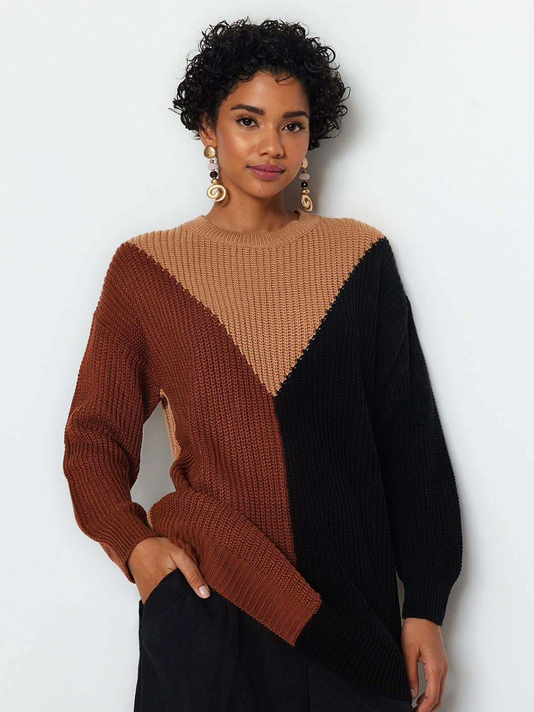 

Trendyol Colourblocked Longline Acrylic Pullover, Black