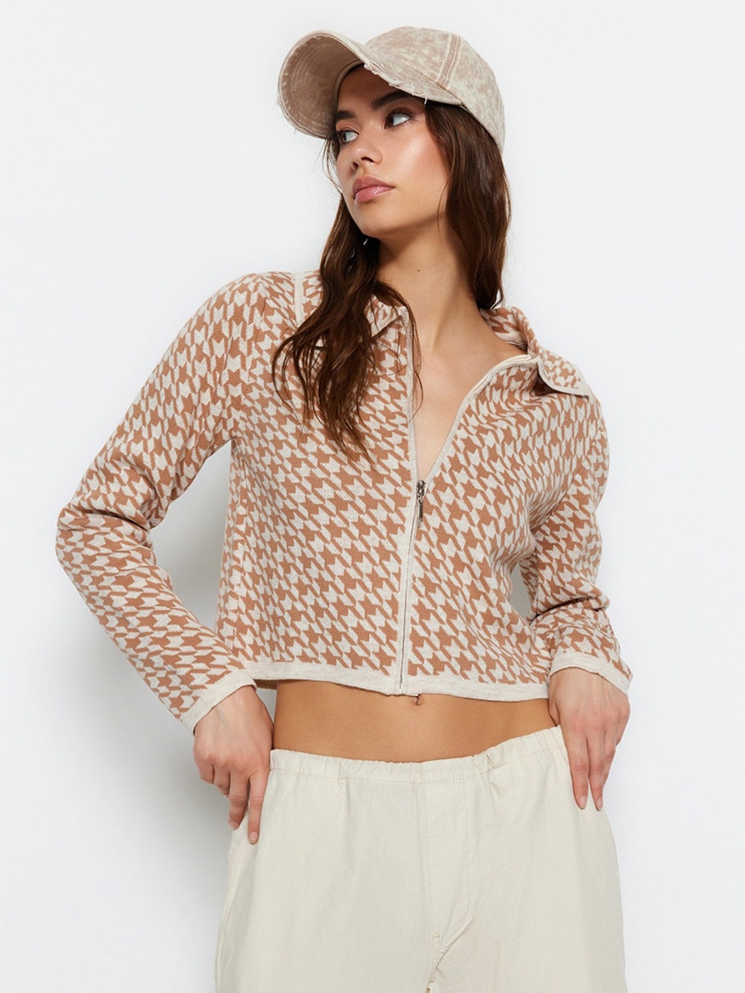 

Trendyol Geometric Self Design Shawl Collar Crop Cardigan, Brown