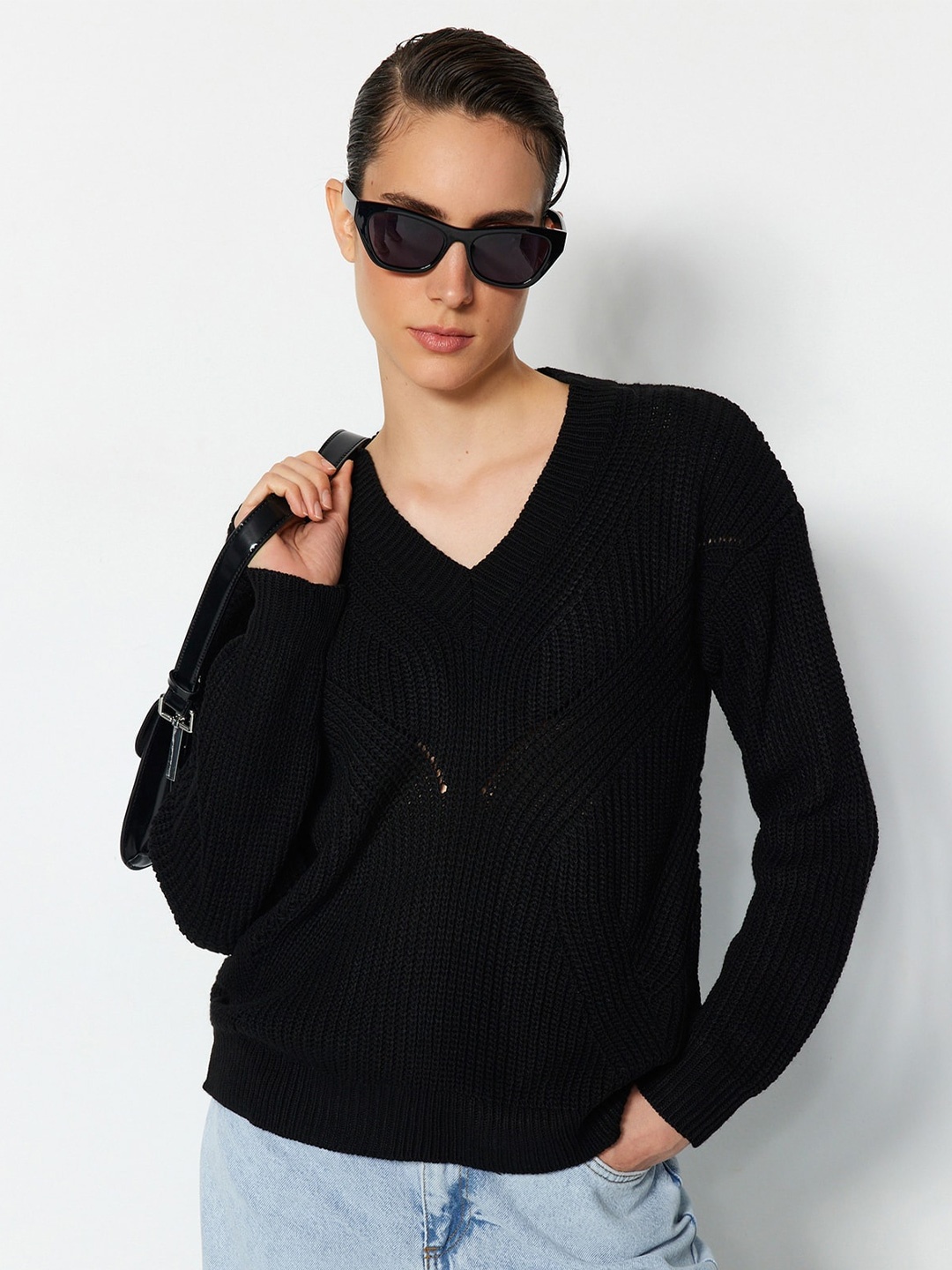 

Trendyol Open Knit V-Neck Drop Shoulder Sleeves Pullover Sweaters, Black