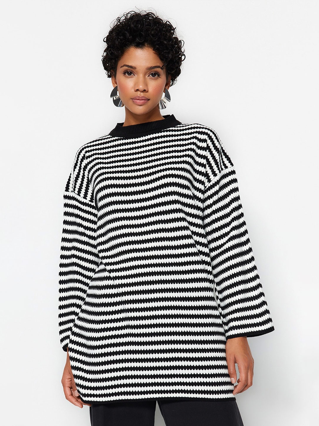 

Trendyol Striped Drop Shoulder Sleeves Longline Pullover, White