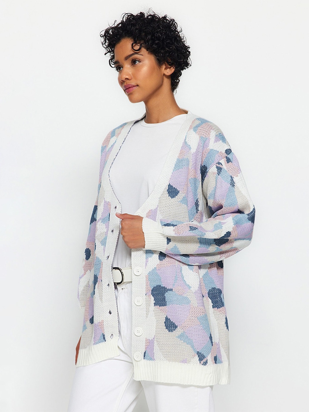 

Trendyol Abstract Printed Acrylic Cardigan, Grey