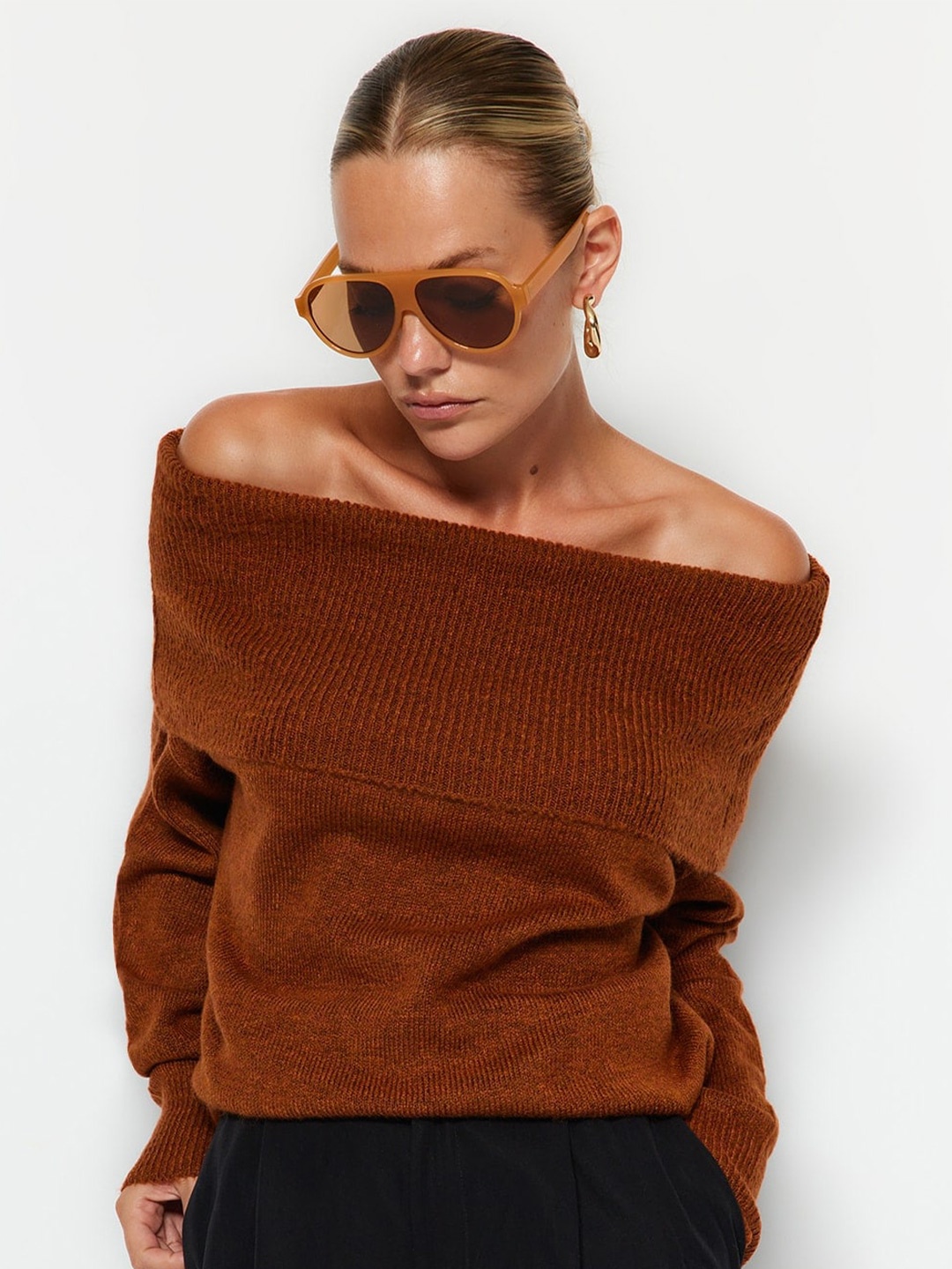 

Trendyol Ribbed Off-Shoulder Pullover, Brown