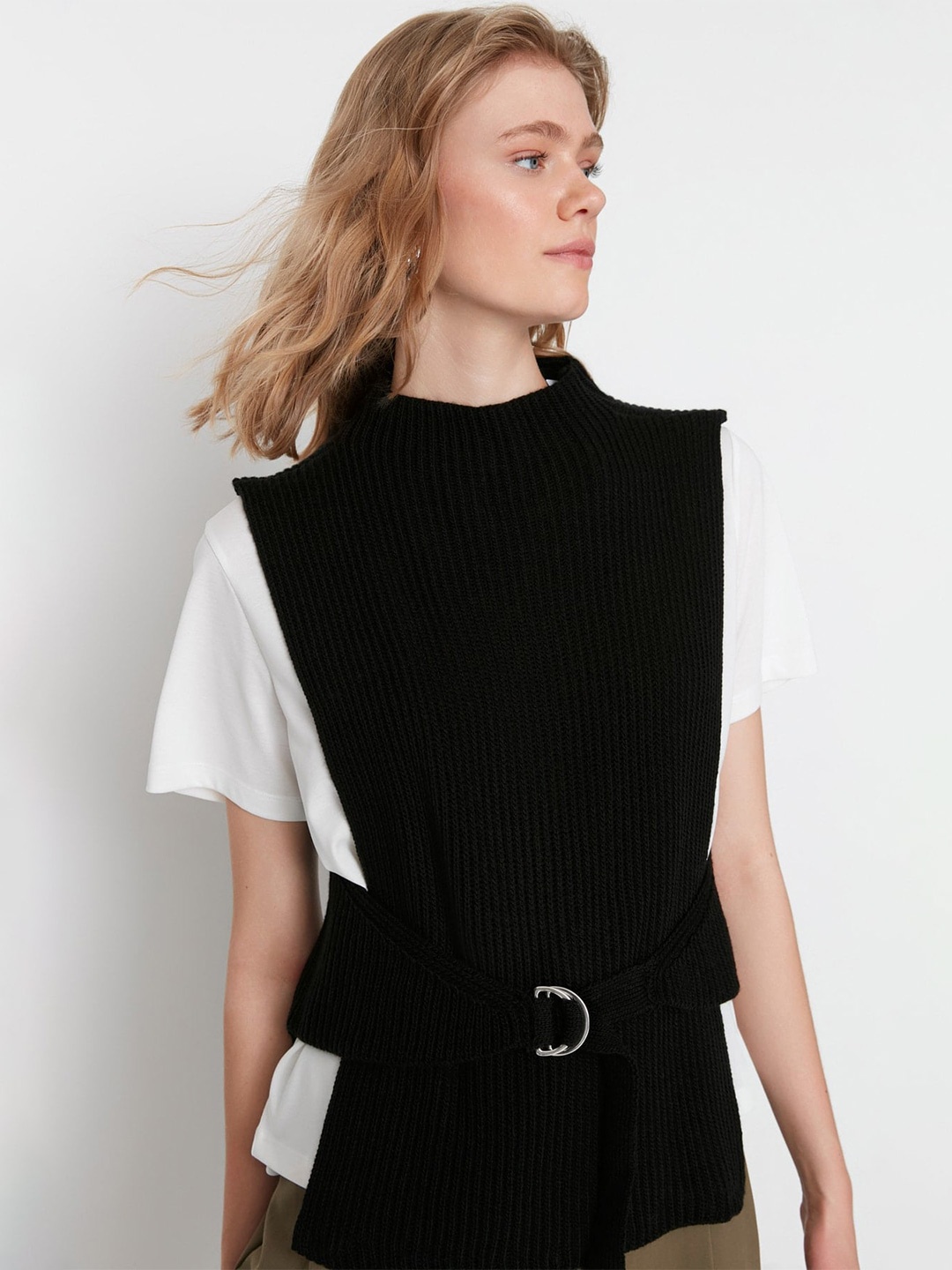 

Trendyol Ribbed Acrylic Sweater Vest, Black