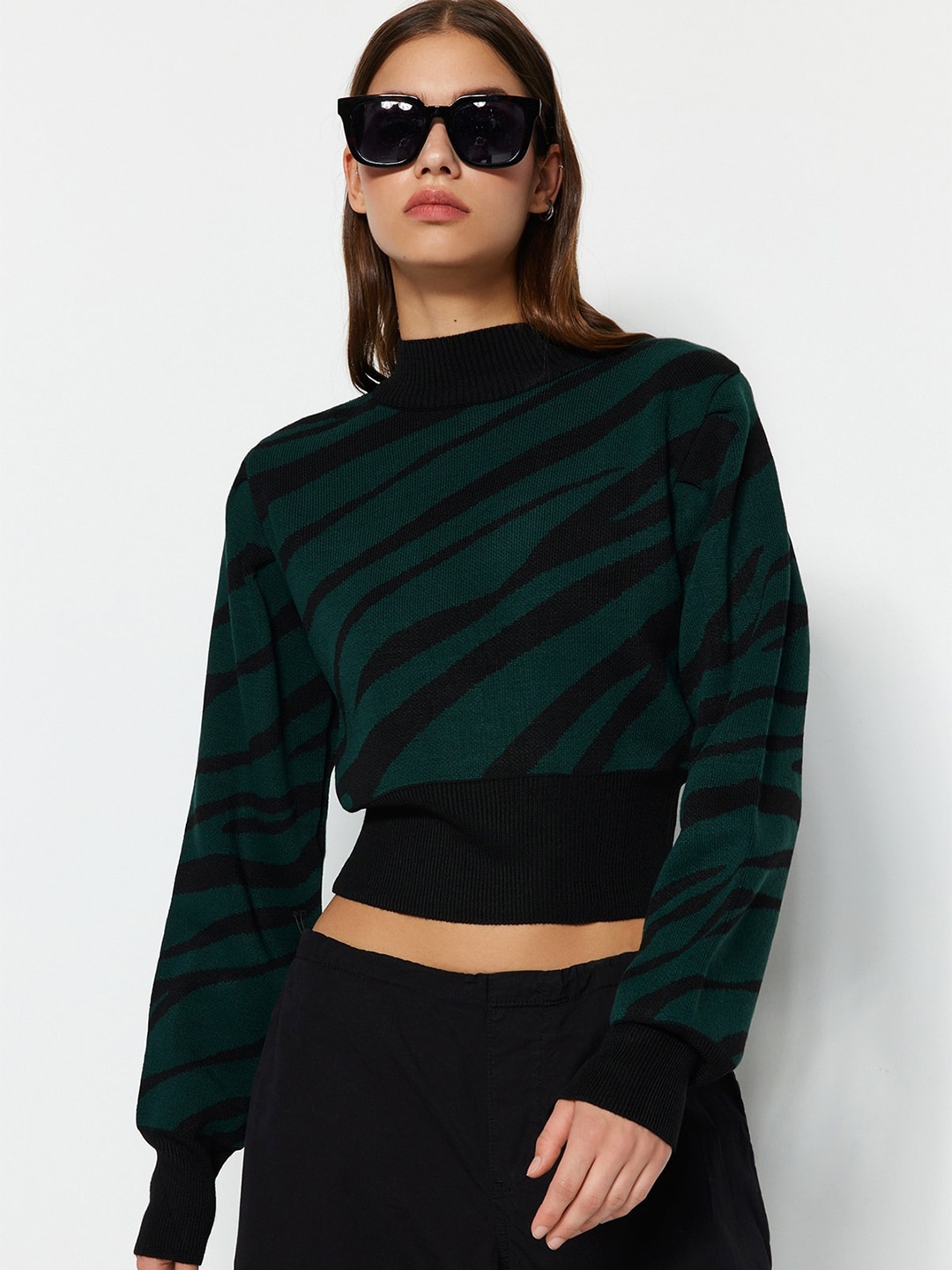 

Trendyol Abstract Printed Crop Pullover, Green