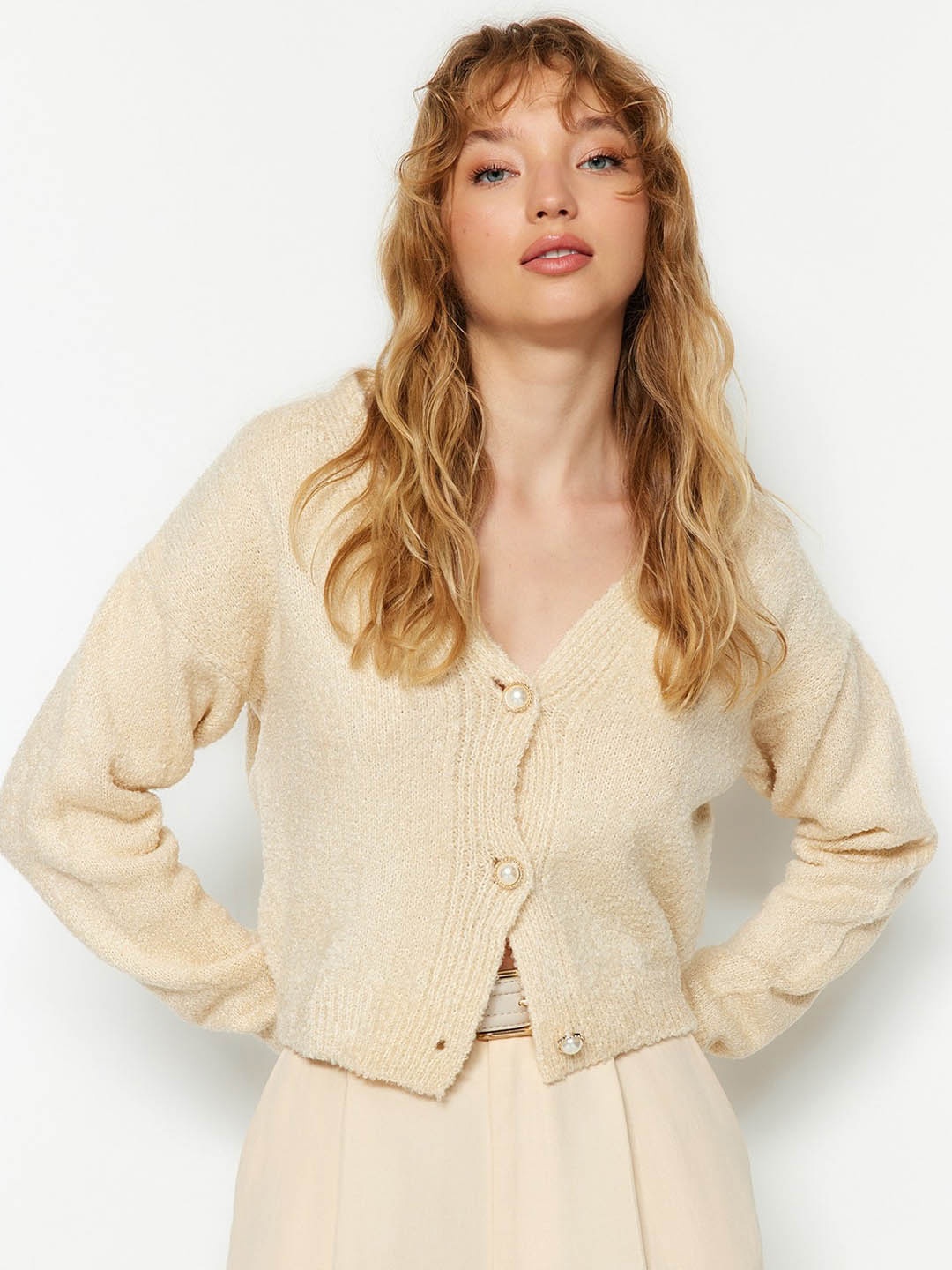 

Trendyol V-Neck Pure Acrylic Crop Cardigan, Beige