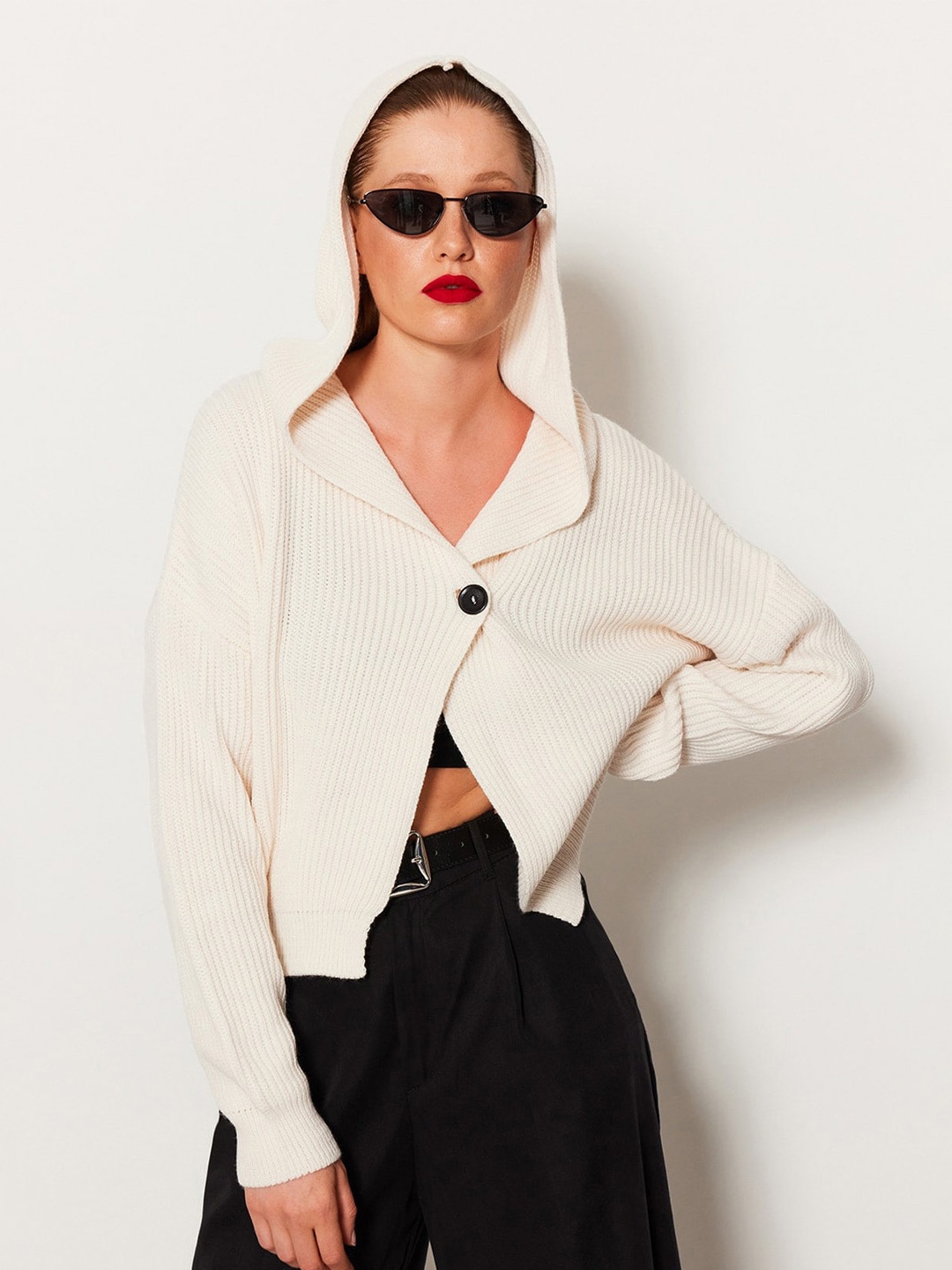 

Trendyol Hooded Ribbed Acrylic Cardigan, White