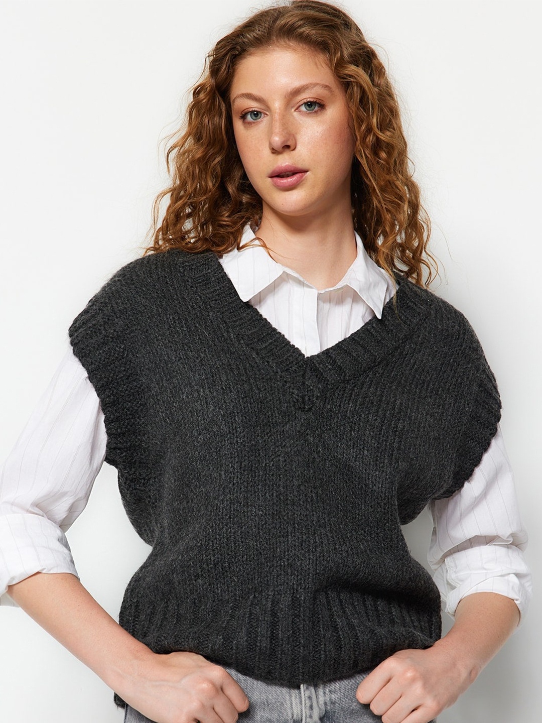 

Trendyol V-Neck Sweater Vest, Grey