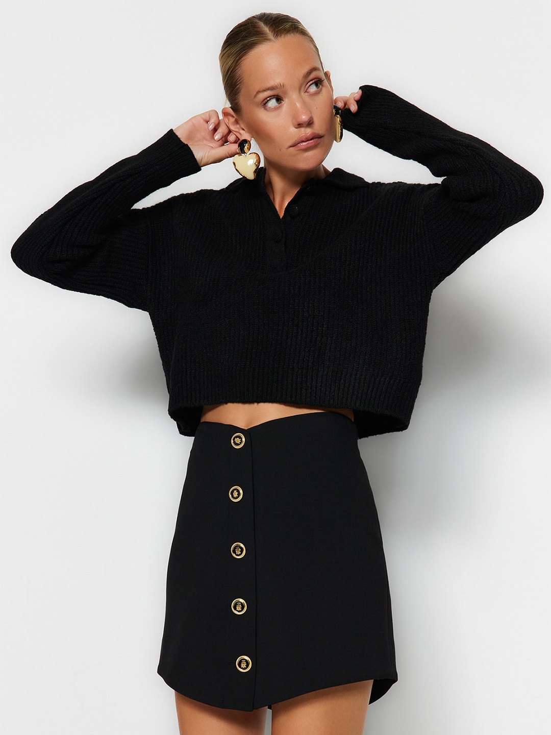 

Trendyol Ribbed Round Neck Crop Pullover, Black