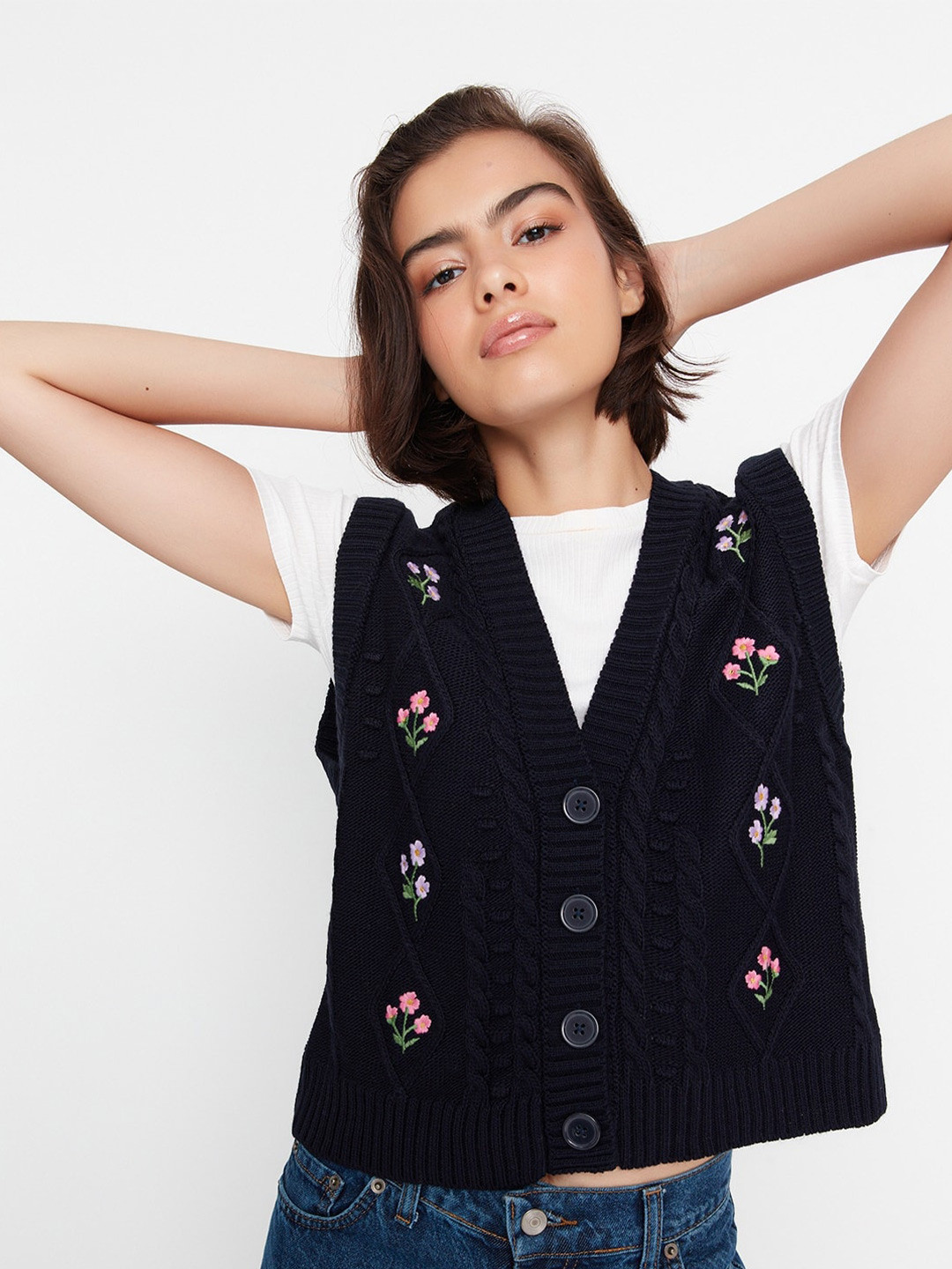 

Trendyol Floral Self Design Crop Cardigan, Black