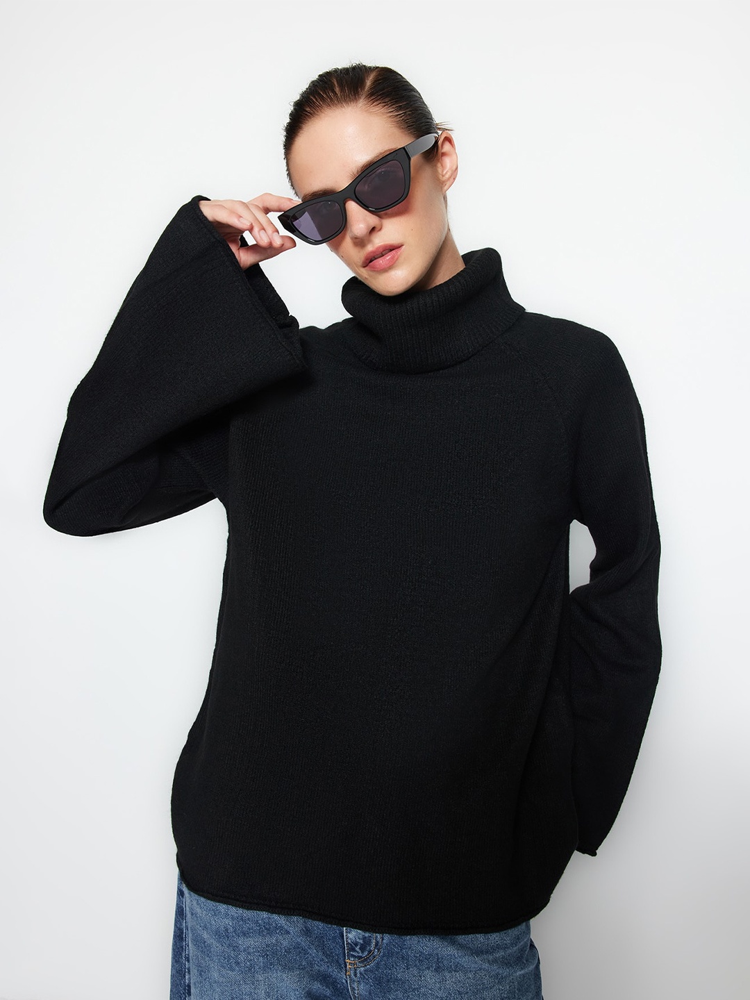 

Trendyol Turtle Neck Bell Sleeves Pullover, Black