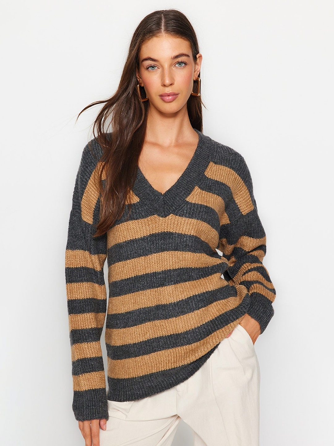 

Trendyol Striped V-Neck Pullover, Grey