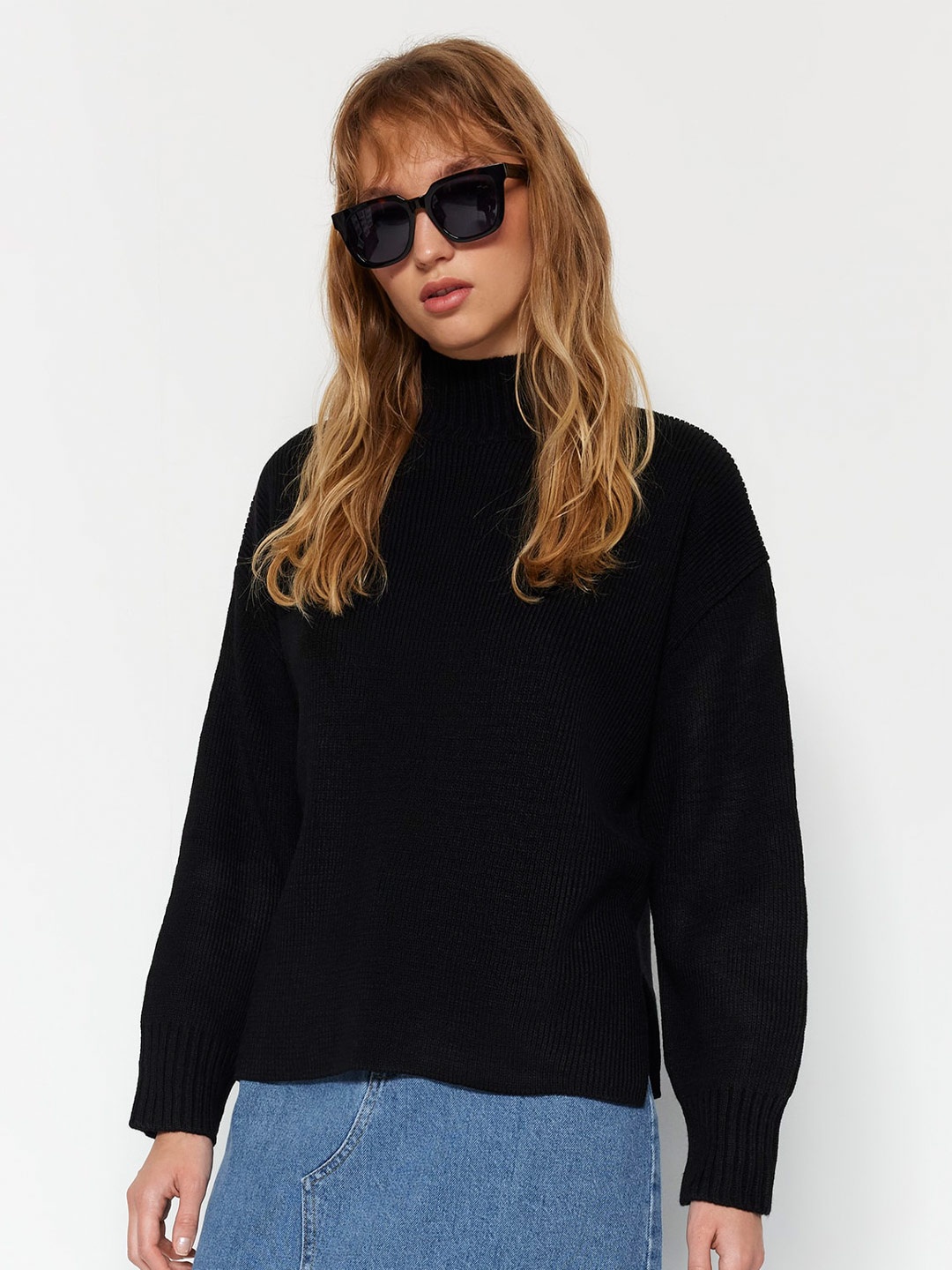 

Trendyol Turtle Neck Drop Shoulder Sleeves Pullover, Black