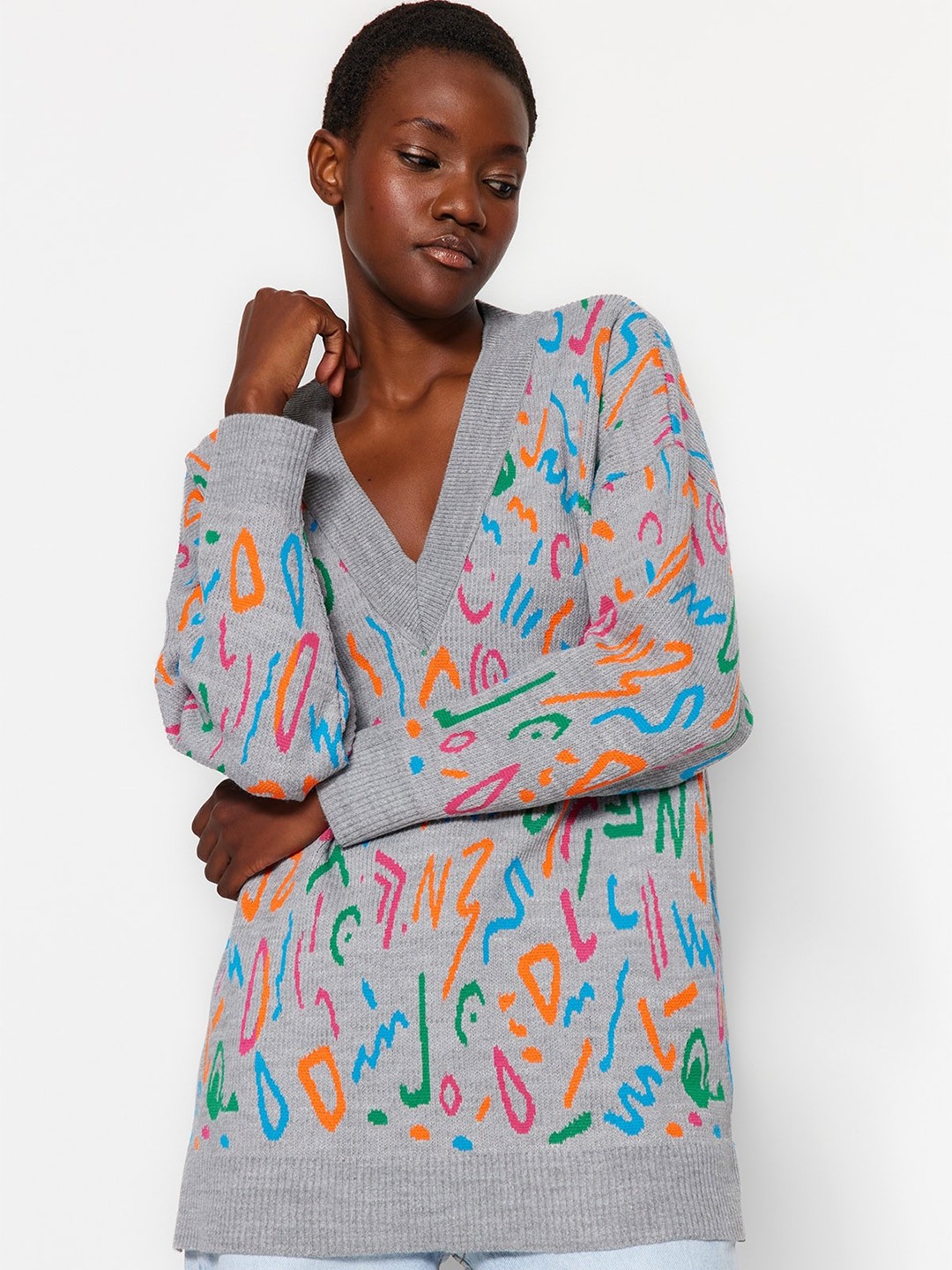 

Trendyol Abstract Printed V-Neck Long Sleeves Pullover, Grey