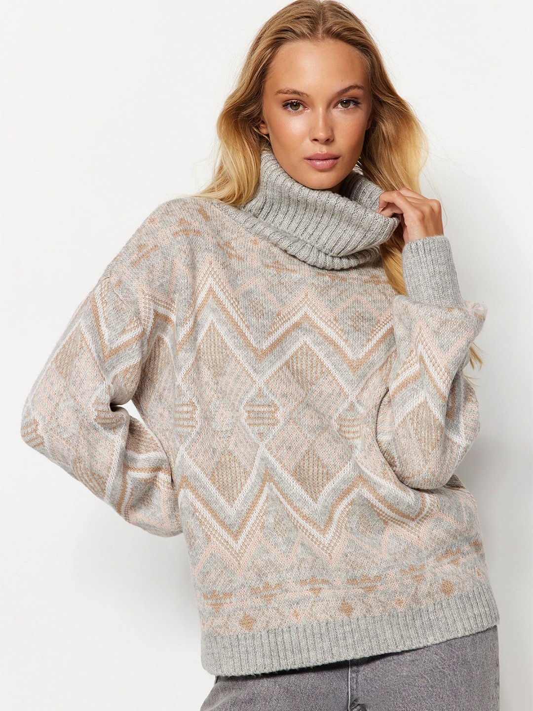 

Trendyol Geometric Self Design Turtle Neck Pullover, Beige