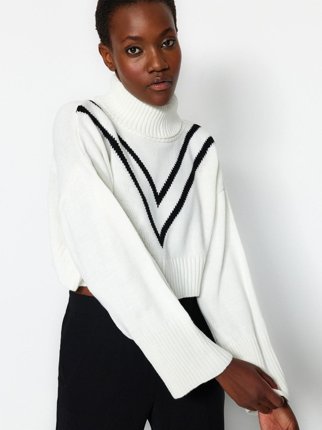

Trendyol Striped Turtle Neck Acrylic Crop Pullover, White