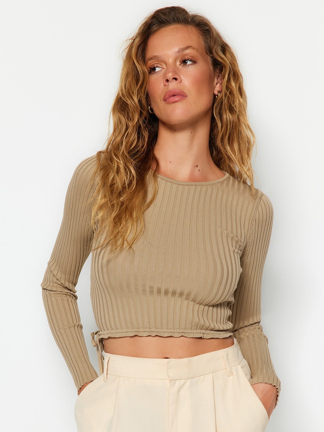 

Trendyol Ribbed Round Neck Long Sleeves Crop Pullover Sweaters, Beige