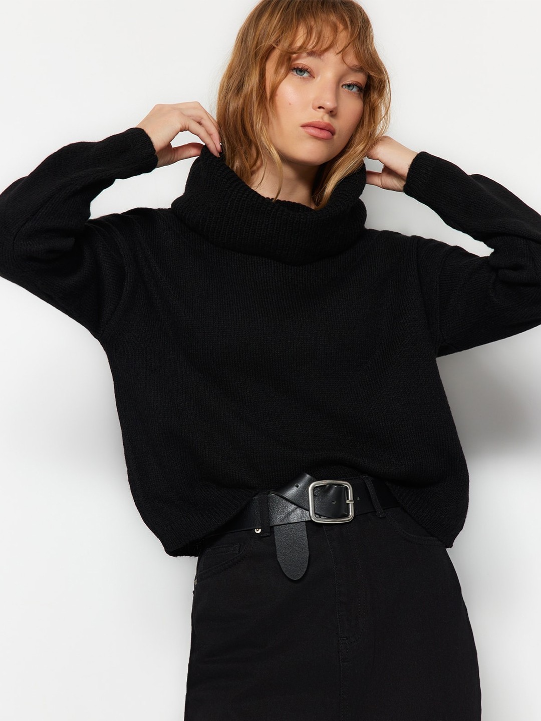 

Trendyol Turtle Neck Ribbed Hem Pullover, Black