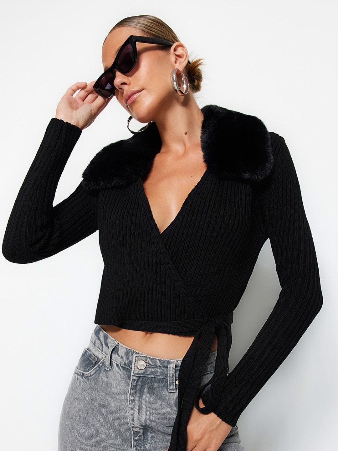 

Trendyol Ribbed V-Neck Long Sleeve Acrylic Cardigan Sweaters, Black