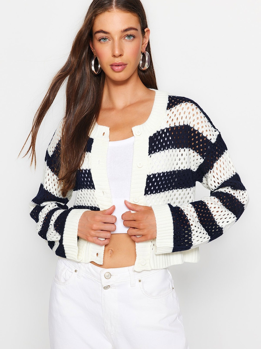 

Trendyol Colourblocked Self Design Crop Pullover Sweaters, Black