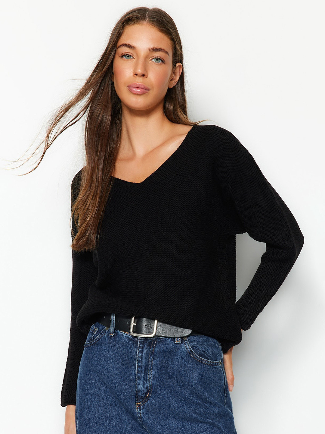 

Trendyol V-Neck Long Sleeves Acrylic Pullover, Black