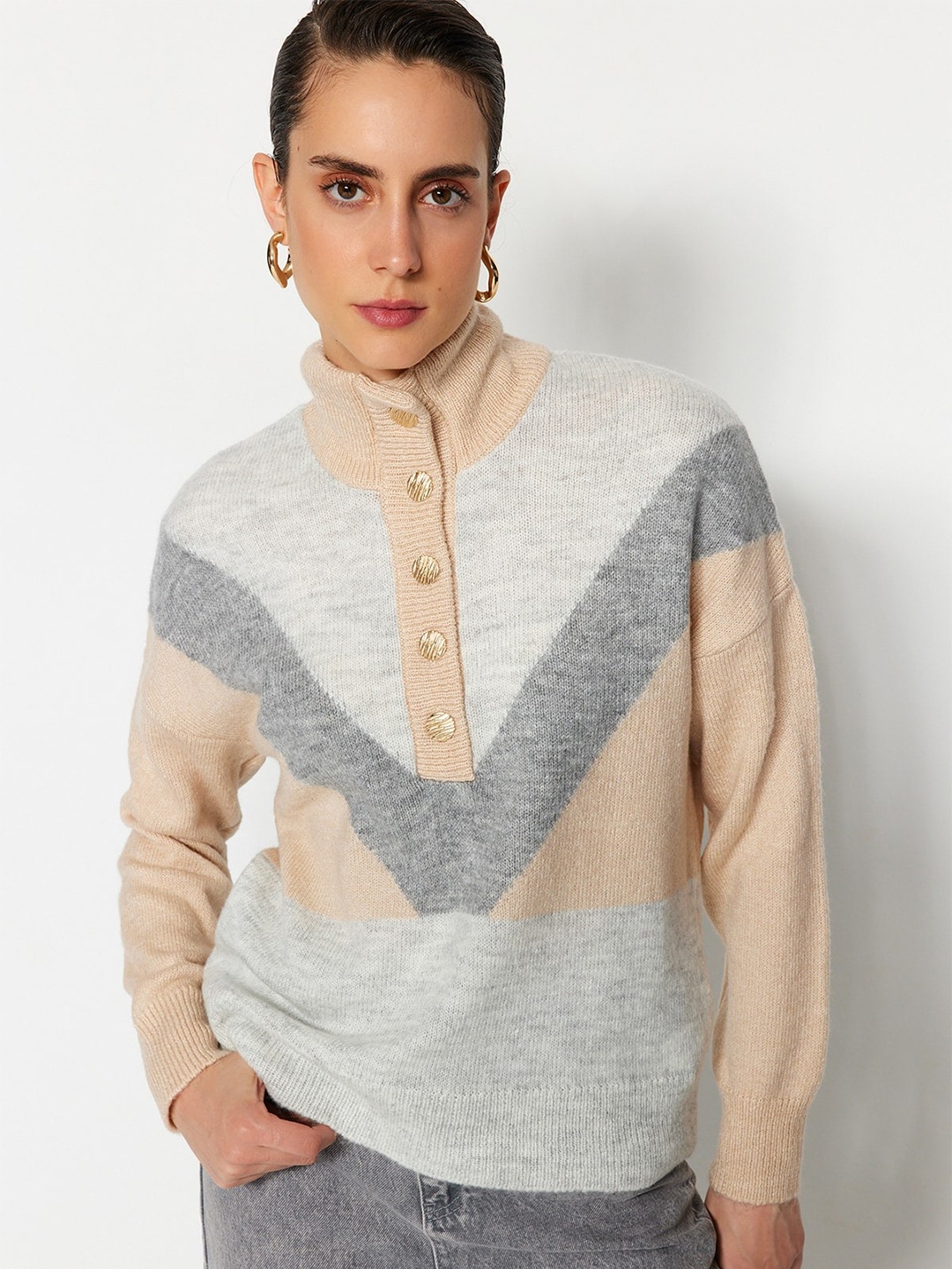 

Trendyol Turtle Neck Colourblocked Pullover Sweater, Peach