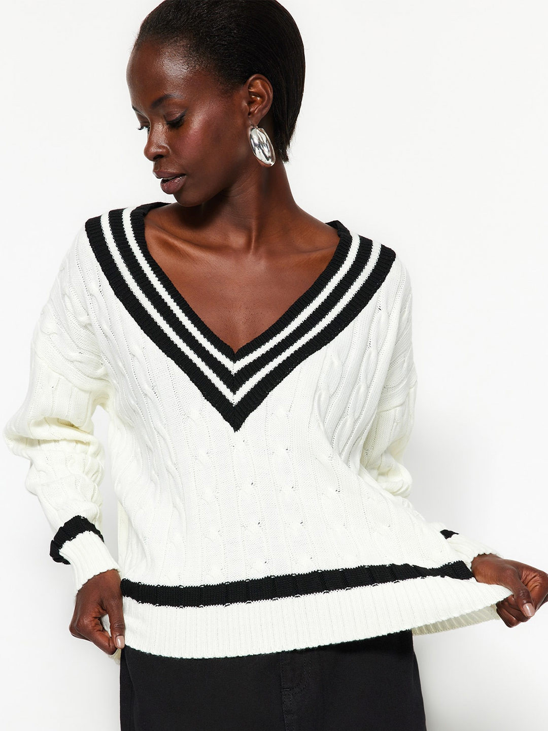 

Trendyol Cable Knit Self Design V-Neck Acrylic Pullover Sweater, White