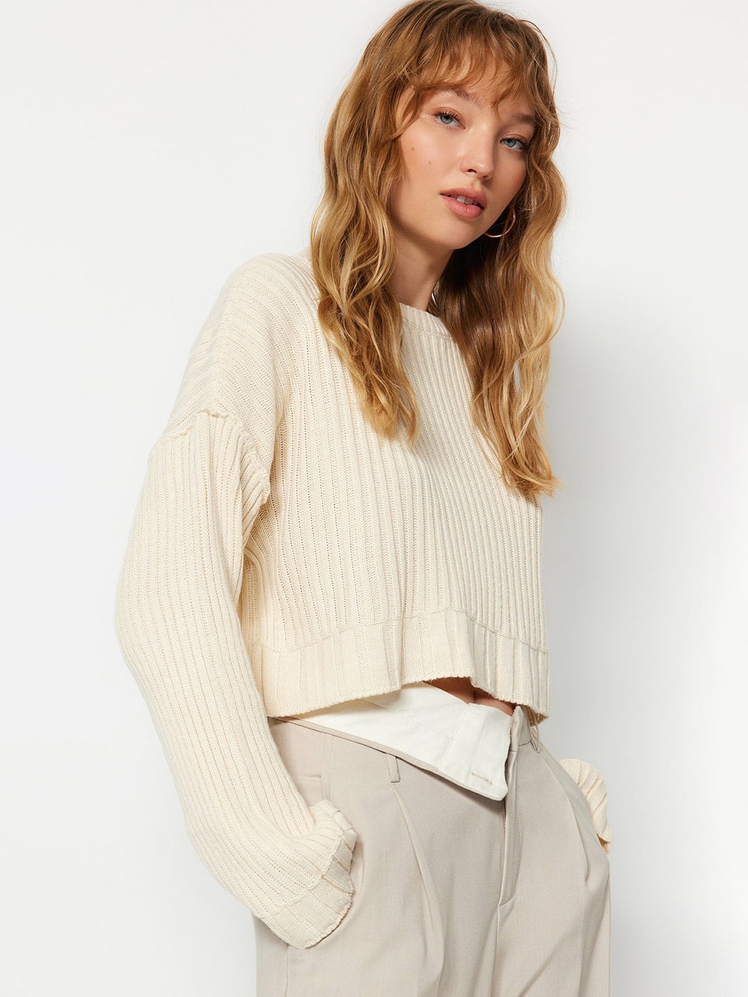 

Trendyol Round Neck Drop-Down Shoulder Pure Acrylic Crop Pullover, Cream