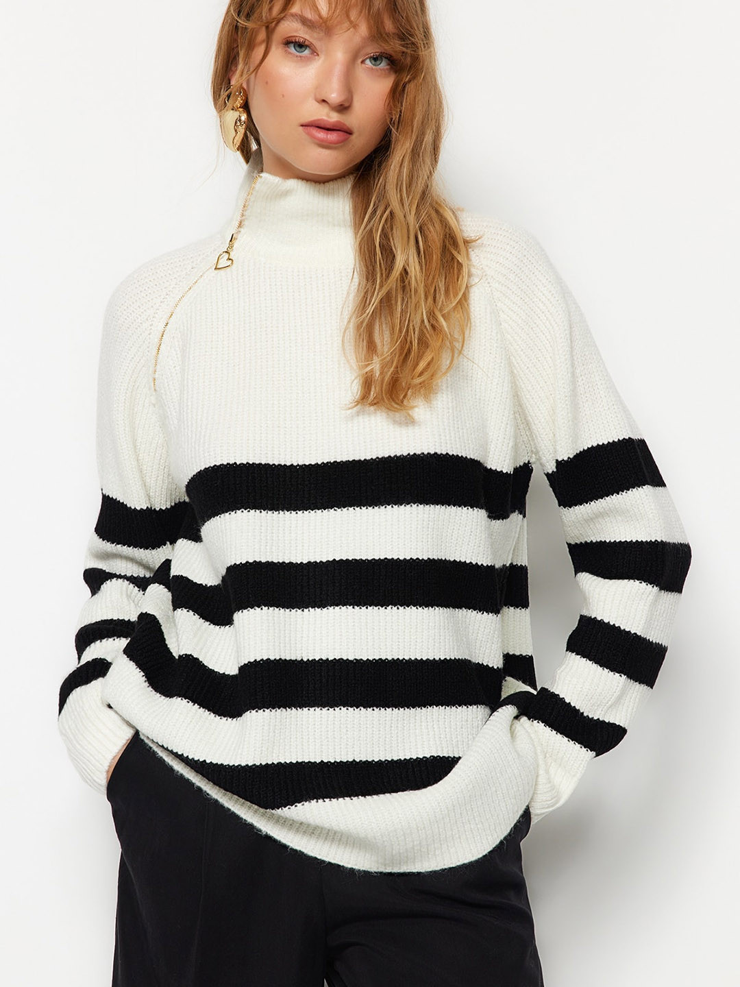 

Trendyol Mock Neck Striped Pullover, White
