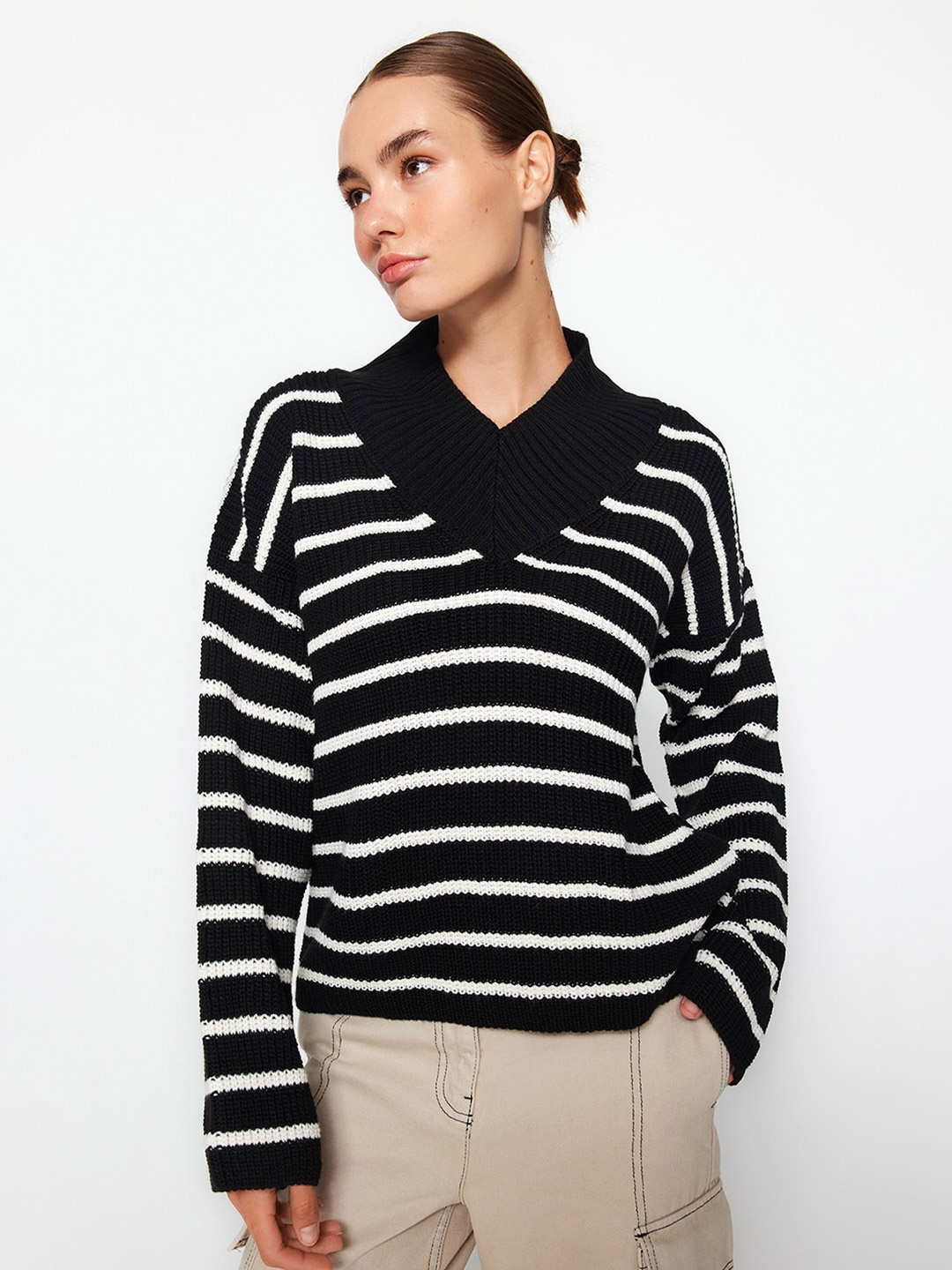 

Trendyol Striped V-Neck Ribbed Acrylic Pullover, Black