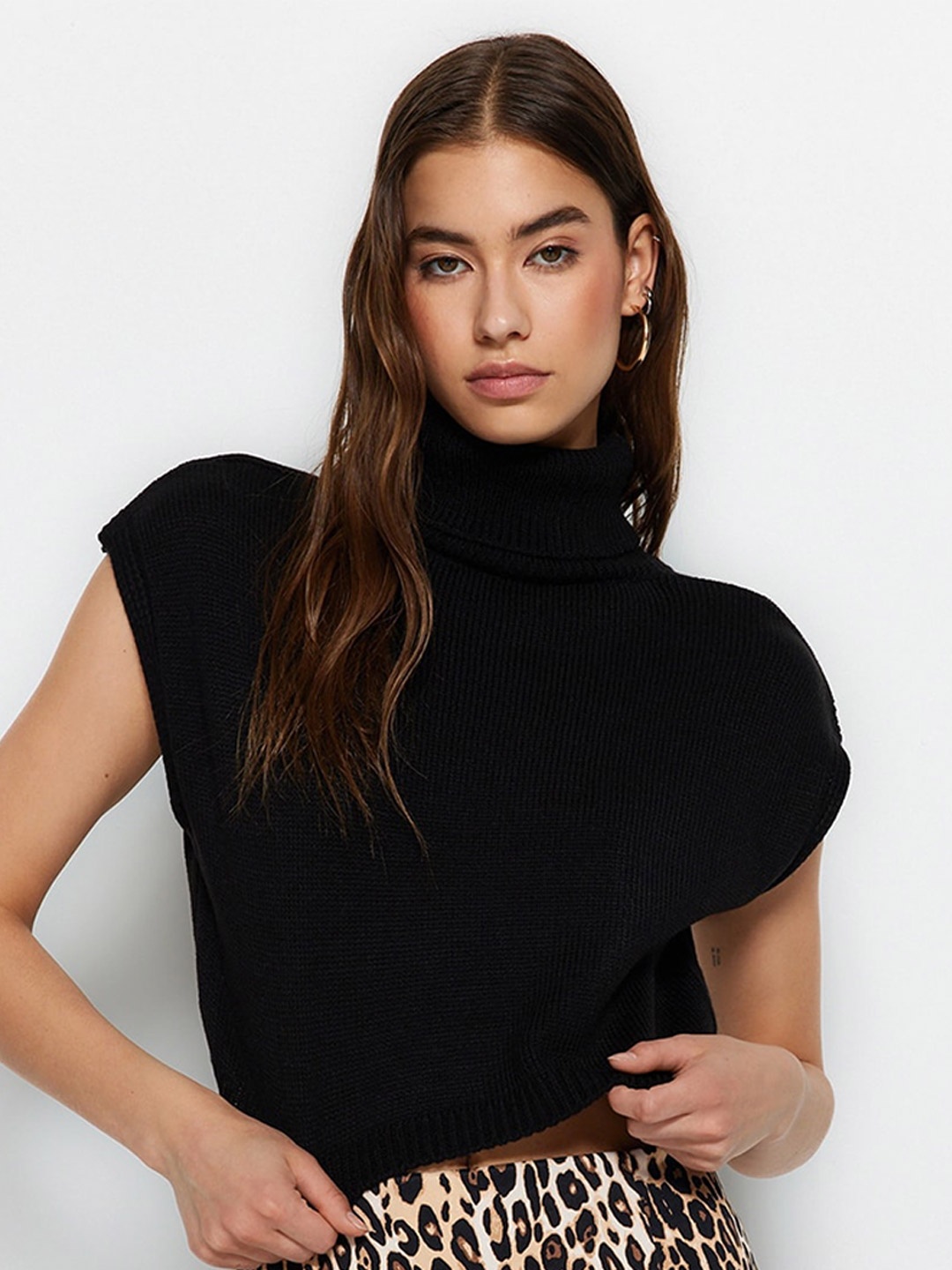 

Trendyol Turtle Neck Crop Pullover, Black