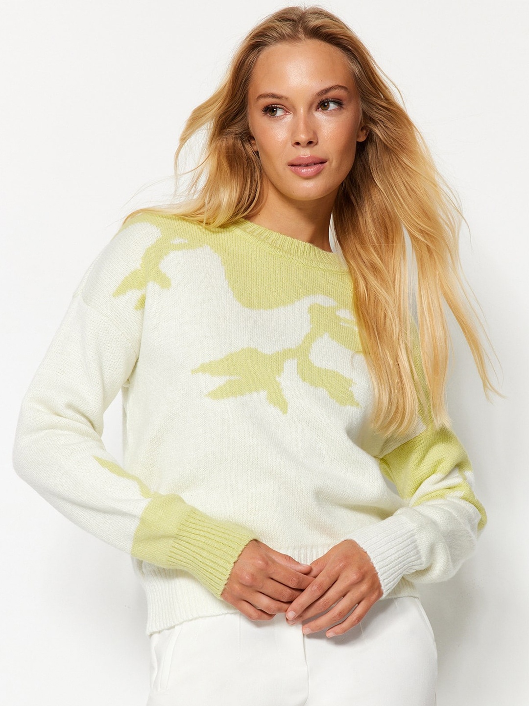

Trendyol Abstract Printed Acrylic Pullover, White