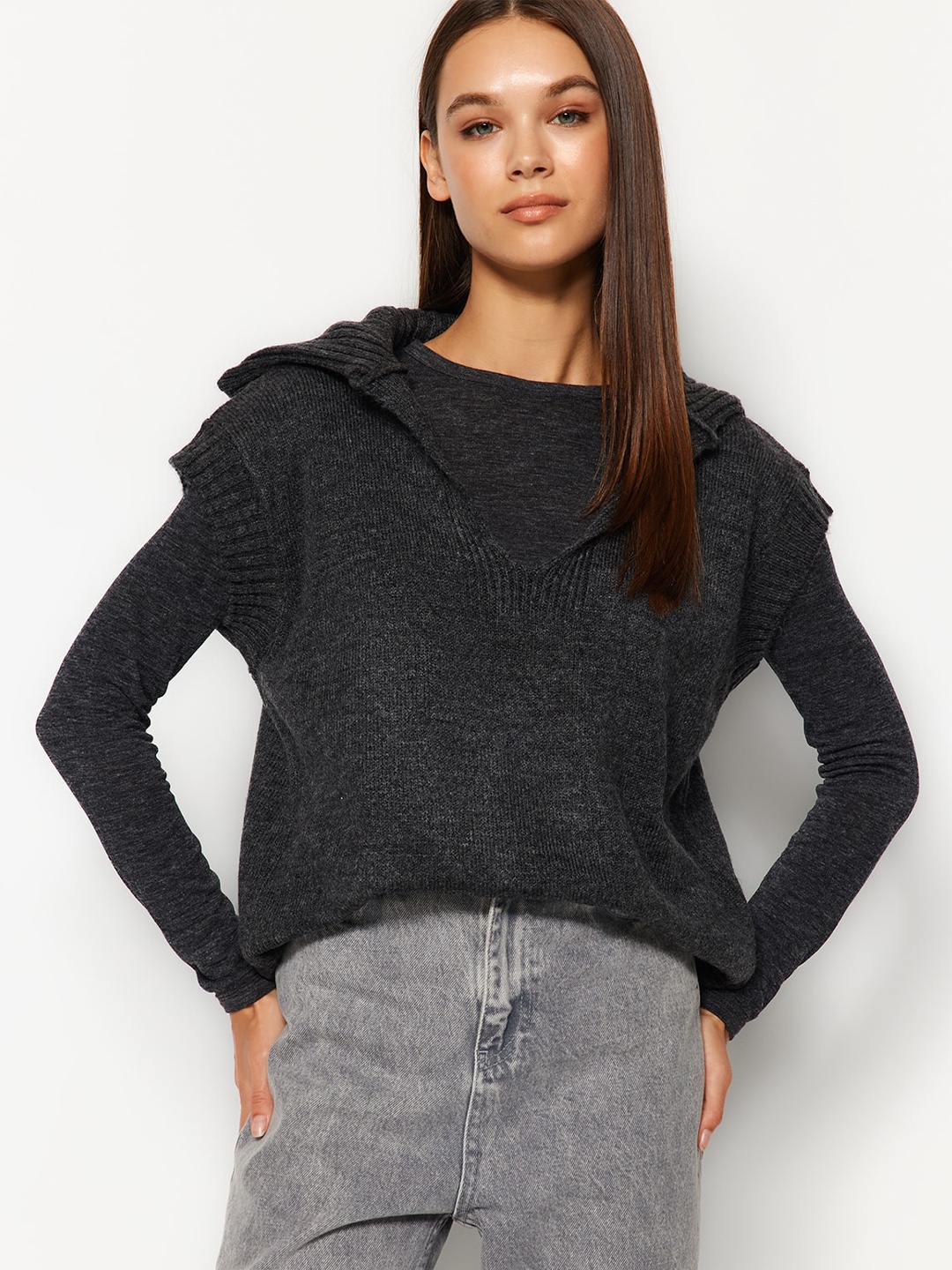 

Trendyol V-Neck Sleeveless Pullover Sweater, Charcoal