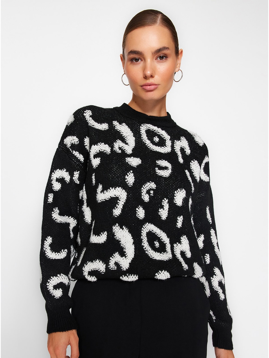 

Trendyol Abstract Self Design Pullover, Black
