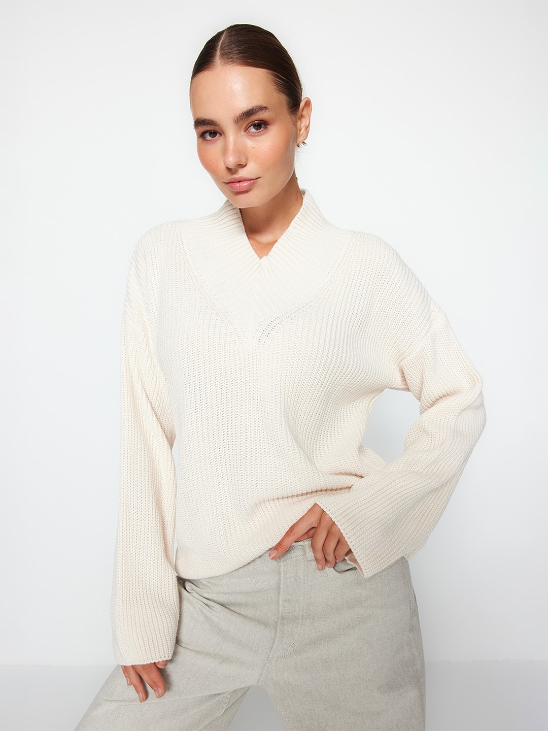 

Trendyol Ribbed V-Neck Acrylic Pullover Sweater, White