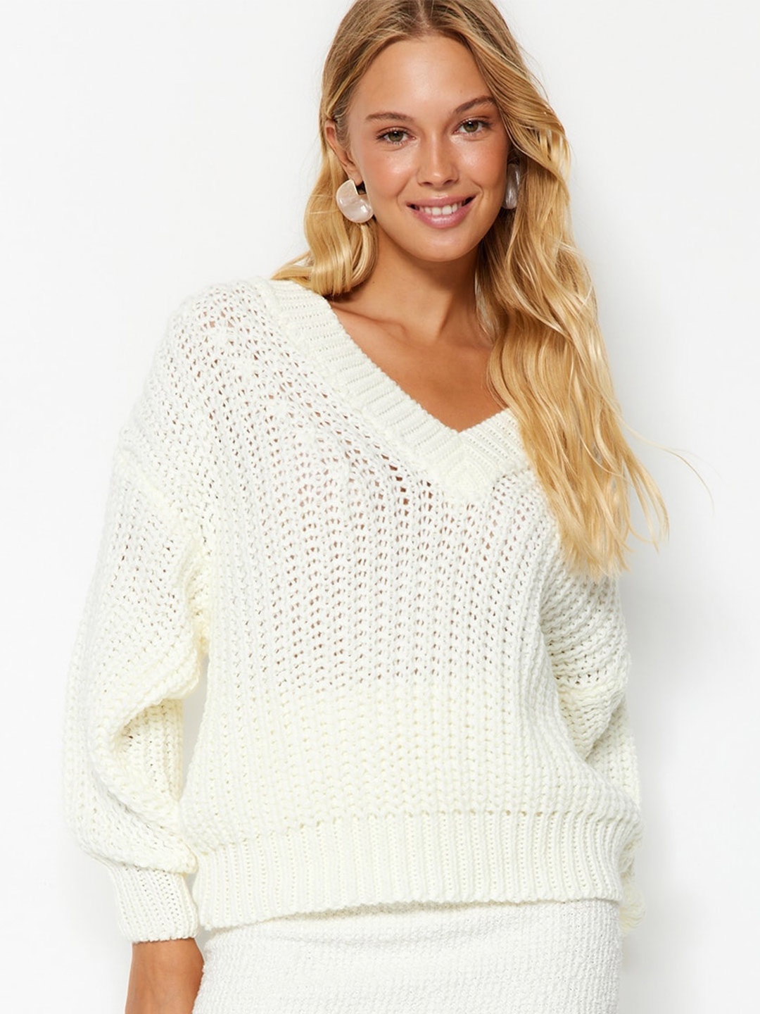 

Trendyol Open Knit V-Neck Pullover, White