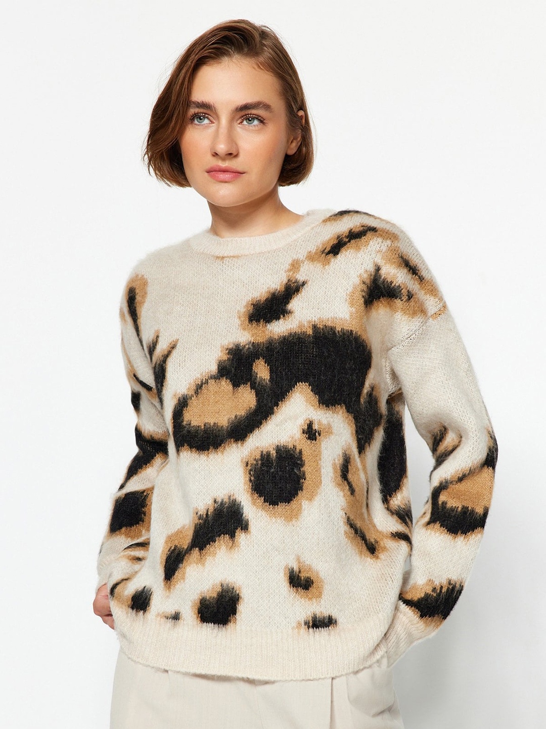 

Trendyol Abstract Printed Round Neck Pullover, Off white