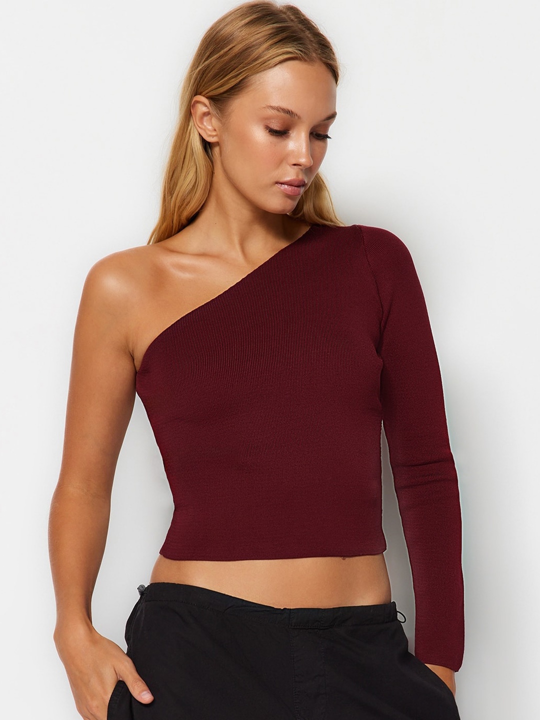 

Trendyol One Shoulder Cut Out Pullover, Maroon