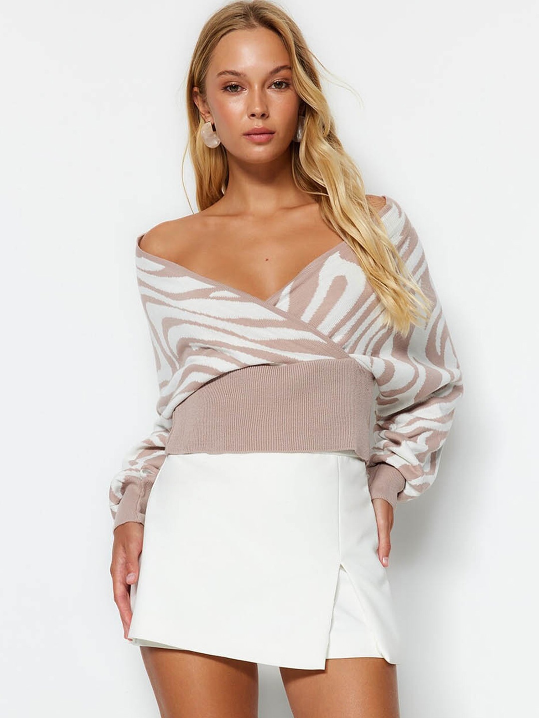 

Trendyol Animal Printed Off Shoulder Pullover Sweater, Mauve