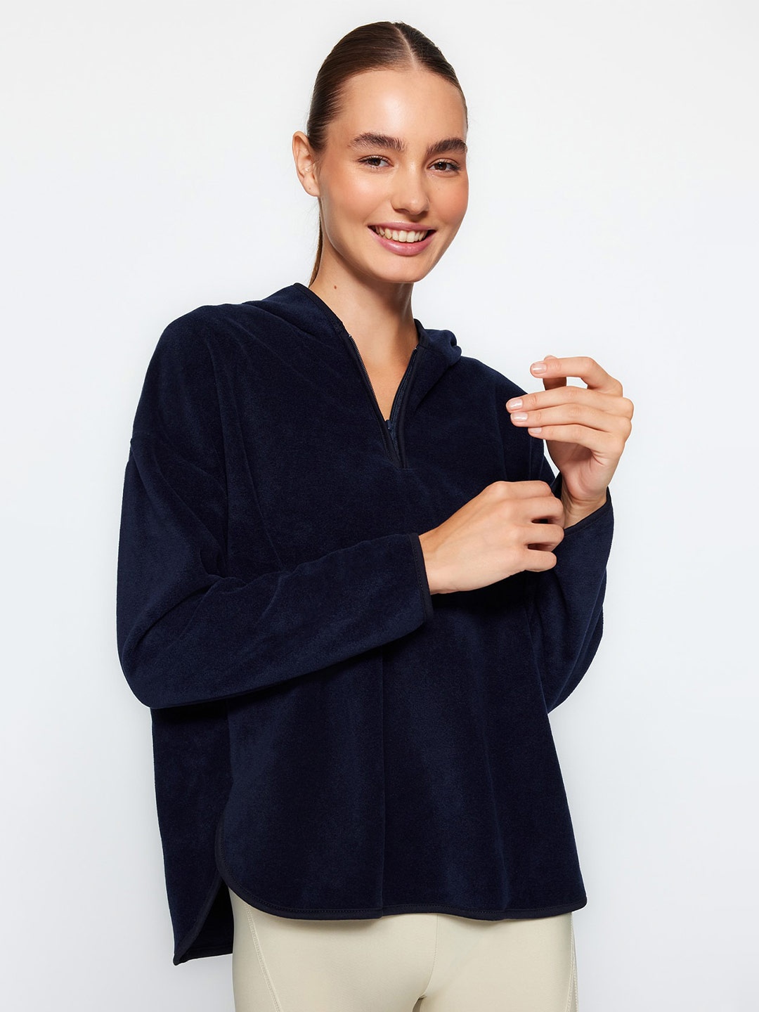 

Trendyol Long Sleeves Hooded Pullover, Navy blue