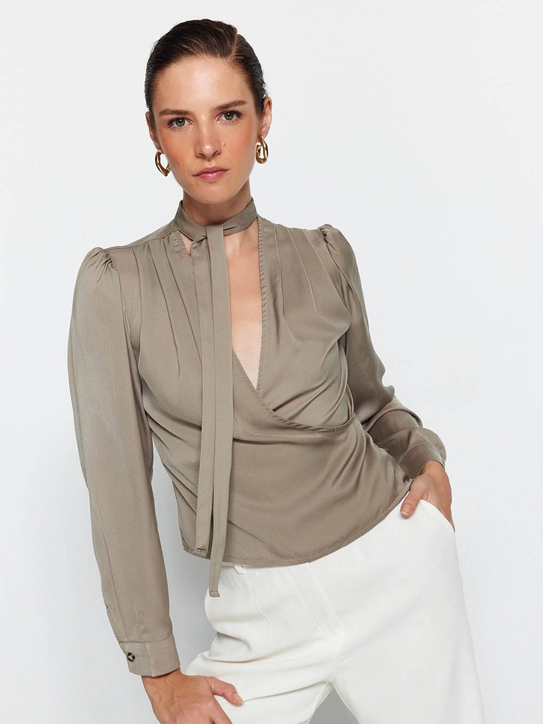 

Trendyol V-Neck Cuffed Sleeves Tie-Up & Pleated Regular Top, Khaki