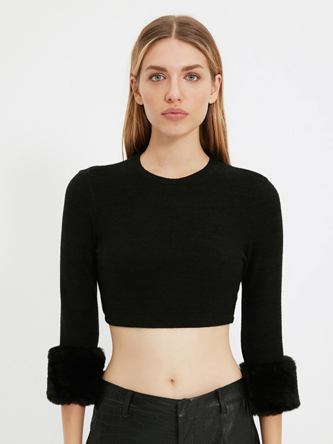 

Trendyol Round Neck Faux Fur Trim Crop Fitted Top, Black