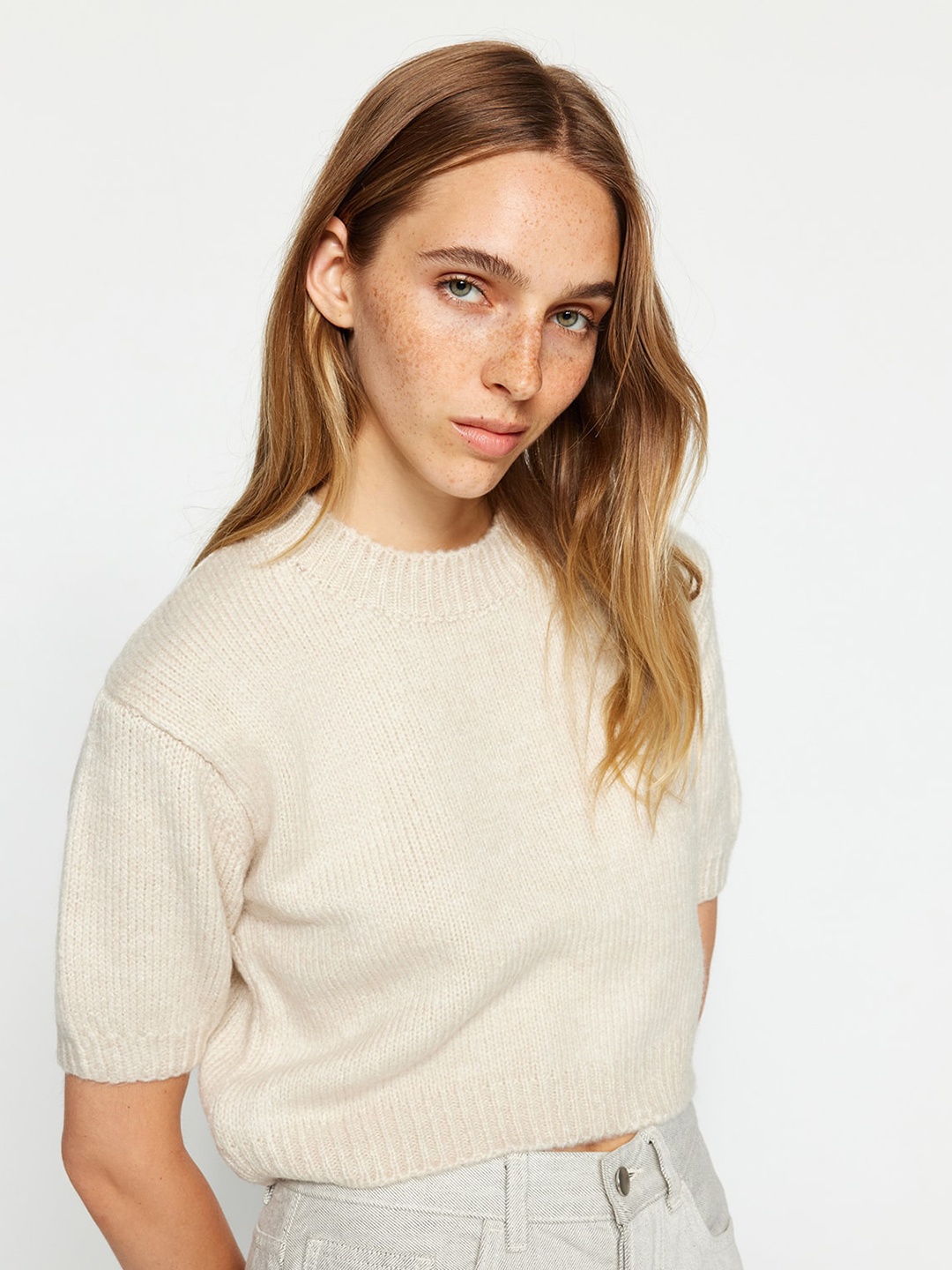

Trendyol Round Neck Acrylic Crop Top, Cream