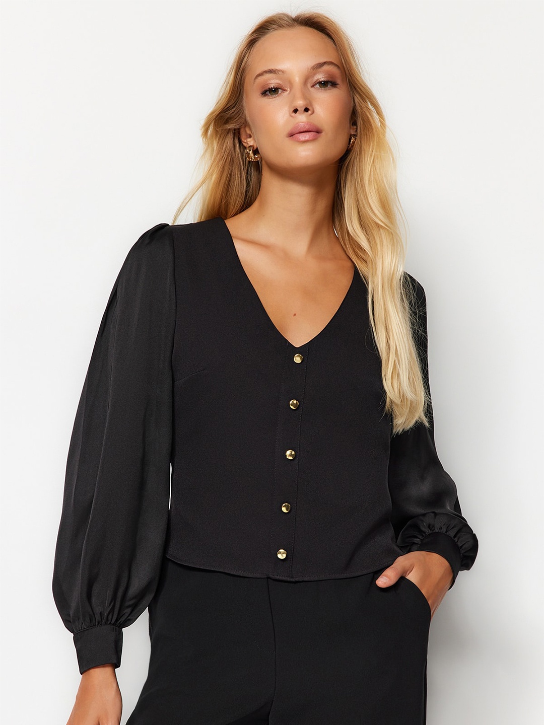 

Trendyol V-Neck Cuffed Sleeves Top, Black