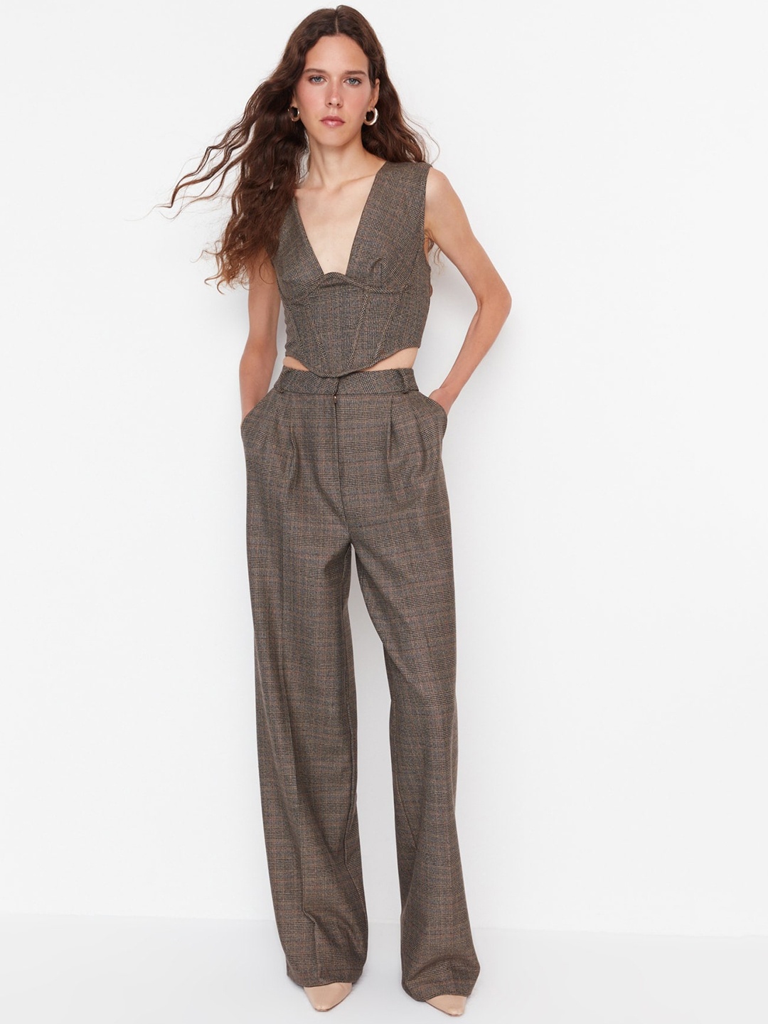 

Trendyol Women Regular Fit Checked Pleated Parallel Trousers, Maroon