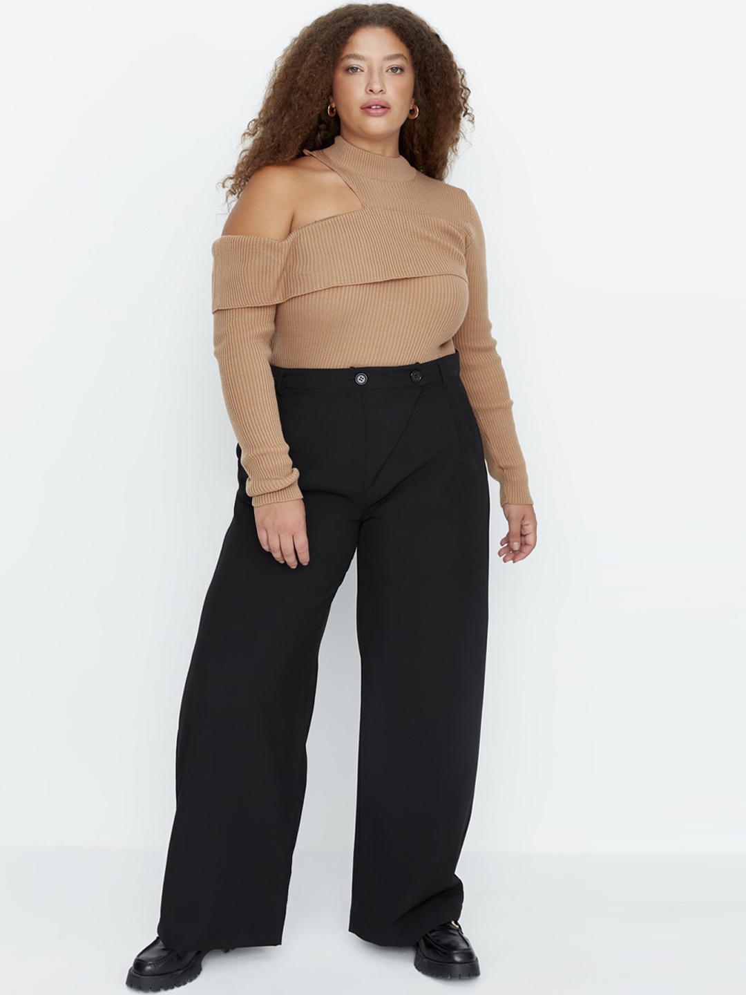 

Trendyol Women Plus Size Mid Rise Parallel Trousers, Black